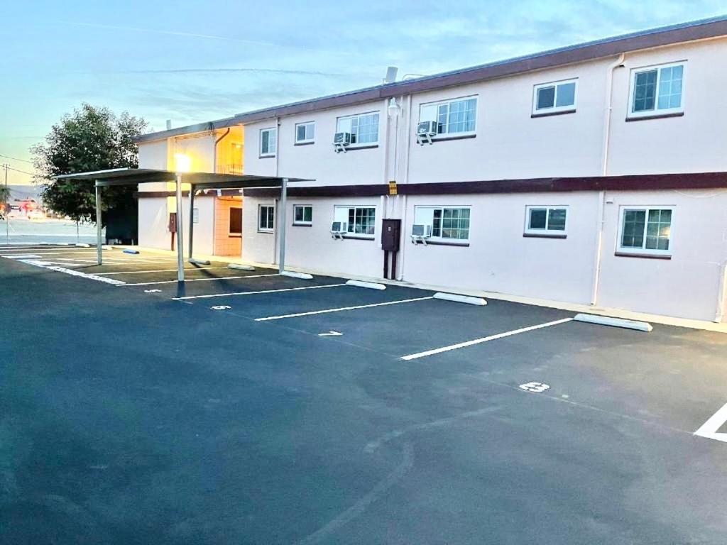 Royal Lodge Coalinga Kültér fotó